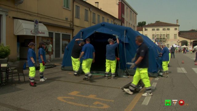Mirano (VE), Festival del Volontariato – Montaggio tenda della Protezione Civile