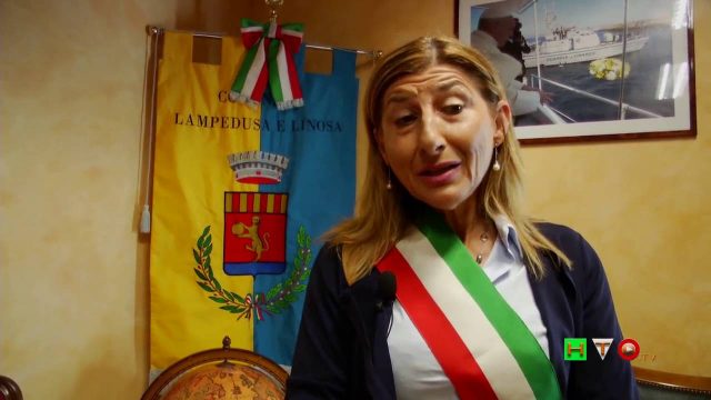 GREENPEACE – La RAINBOW WARRIOR porta pannelli solari a Lampedusa – www.HTO.tv