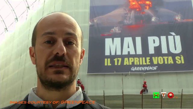 Referendum Trivelle del 17 Aprile: Climber di GREENPEACE in azione a Napoli – www.HTO.tv