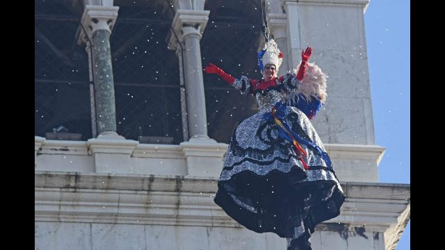 Carnevale di Venezia – Il Volo dell’Angelo, Elisa Costantini vola su Piazza San Marco – www.HTO.tv