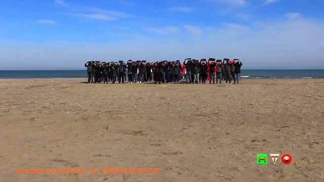 GREENPEACE in azione a Barletta in Puglia: Fermiamo le Trivelle, tutti al Referendum