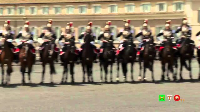 Piazza del Quirinale – Cambio della Guardia d’Onore del Reggimento Corazzieri – www. HTO.tv
